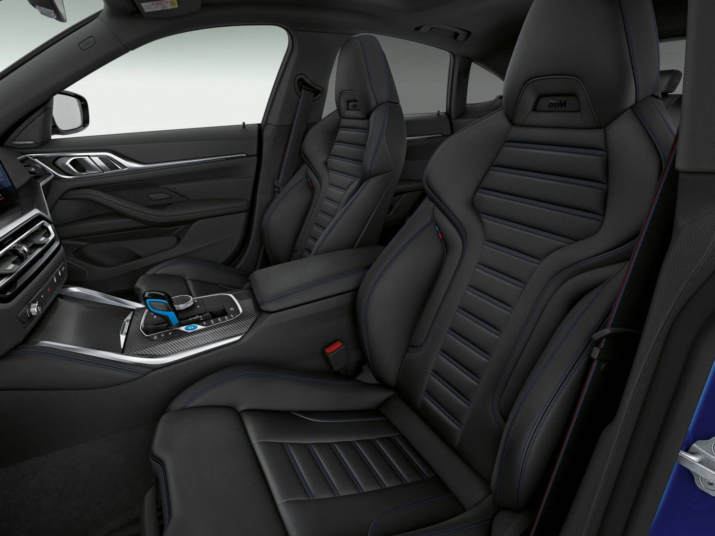 El i4 M50 disfruta de un interior más deportivo, con asientos de sujeción reforzada.