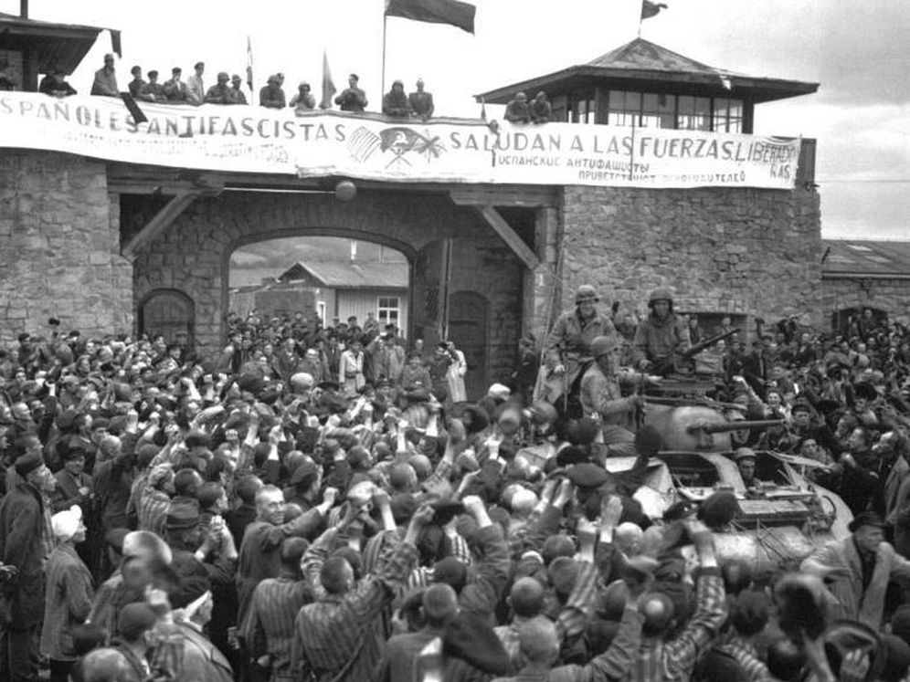 Foto: Los españoles presos en Mauthausen celebran la liberación del campo en 1945