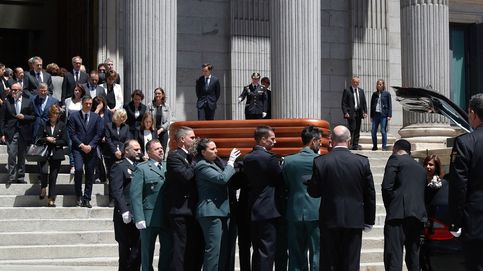 Lágrimas y aplausos cierran el adiós a Rubalcaba, el último hombre de Estado