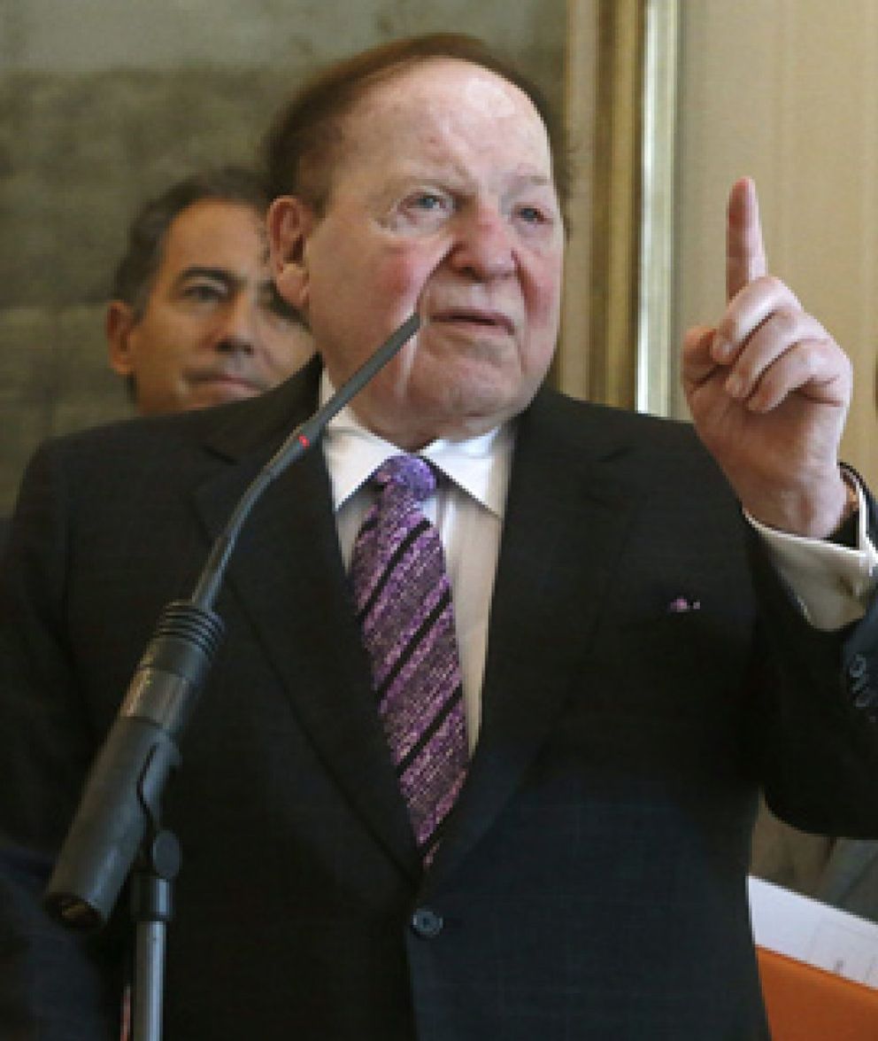 Foto: Adelson presiona a Rajoy para que limite el juego 'online' además de permitir fumar