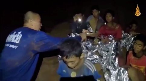 Debemos sacar a los niños antes de la lluvia: Tailandia sopesa un rescate submarino