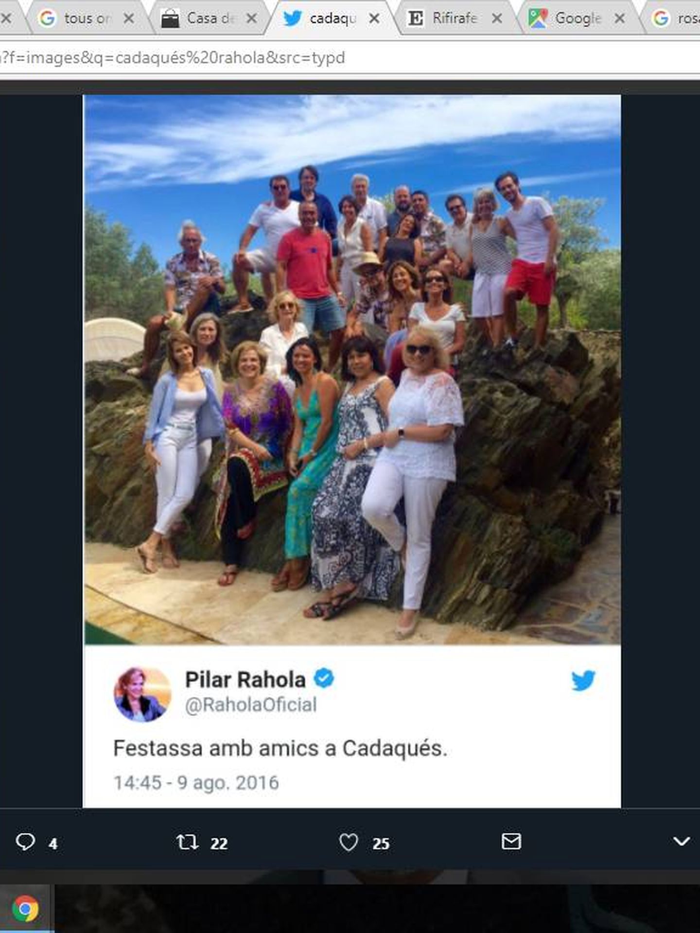 Foto de grupo colgada por Pilar Rahola durante la celebración de una comida en su casa de Cadaqués. 