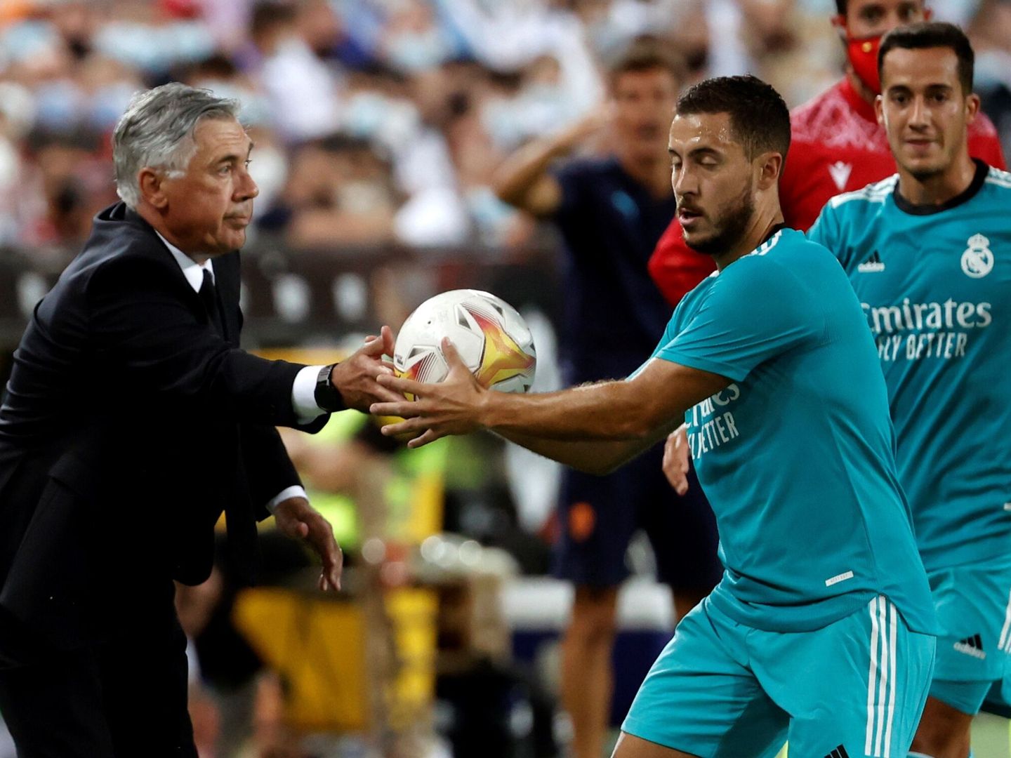 Ancelotti y Hazard durante un partido del Real Madrid