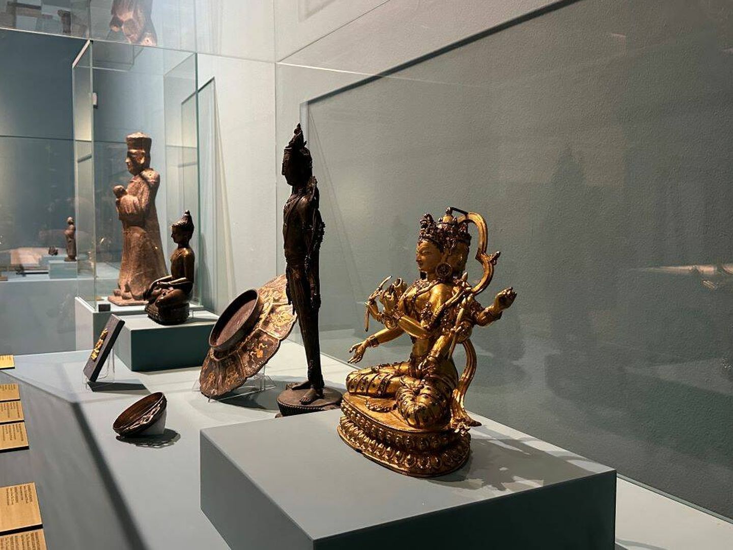 Algunos de los 300 objetos de la exposición sobre Marco Polo en el Palacio Ducal de Venecia. (Cedida)
