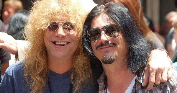Foto: Steven Adler junto a quien fue guitarrista de Guns N' Roses. (Angela George/Wikipedia)