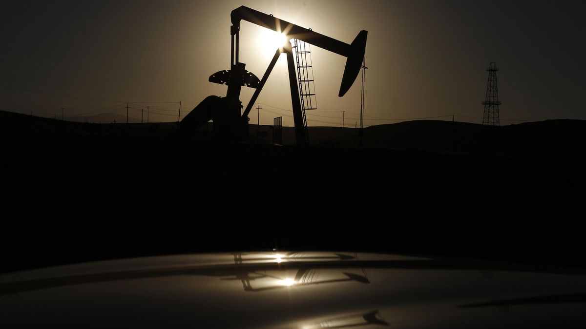El desplome del petróleo inyecta 14.500 millones al bolsillo de los españoles