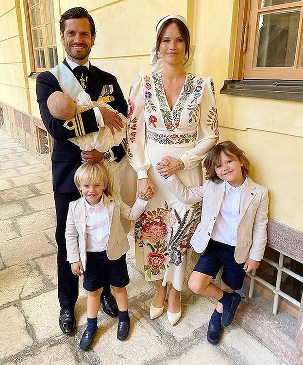 Foto: Carlos Felipe y sus tres hijos posan junto a sus hijos.(Instagram)