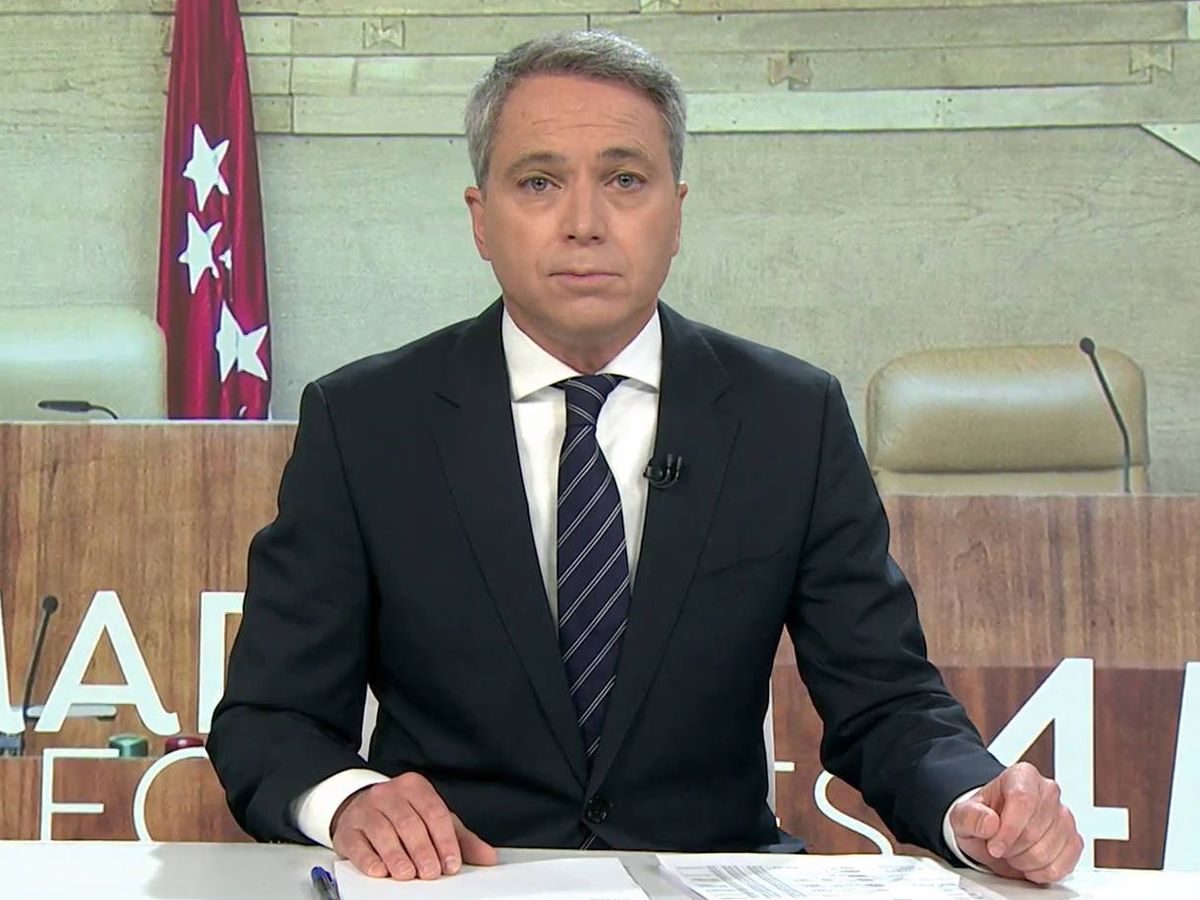 Foto: Vicente Vallés, en 'Antena 3 Noticias'. (Atresmedia)