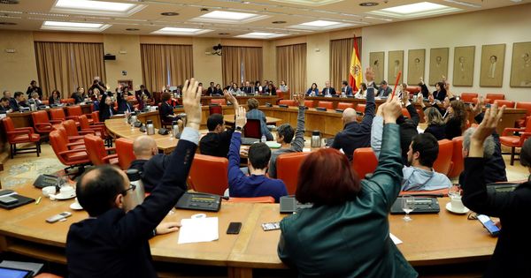 Foto: Un momento de la votación de la Diputación Permanente del Congreso, este 3 de abril. (EFE)