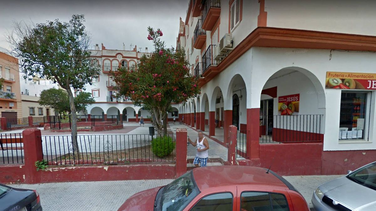 Intentan quemar a un indigente en Cádiz mientras dormía