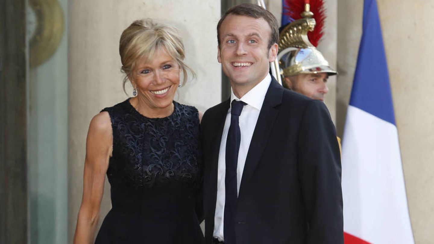 Emmanuel Macron y su mujer, Brigitte Trogneux. (Gtres)