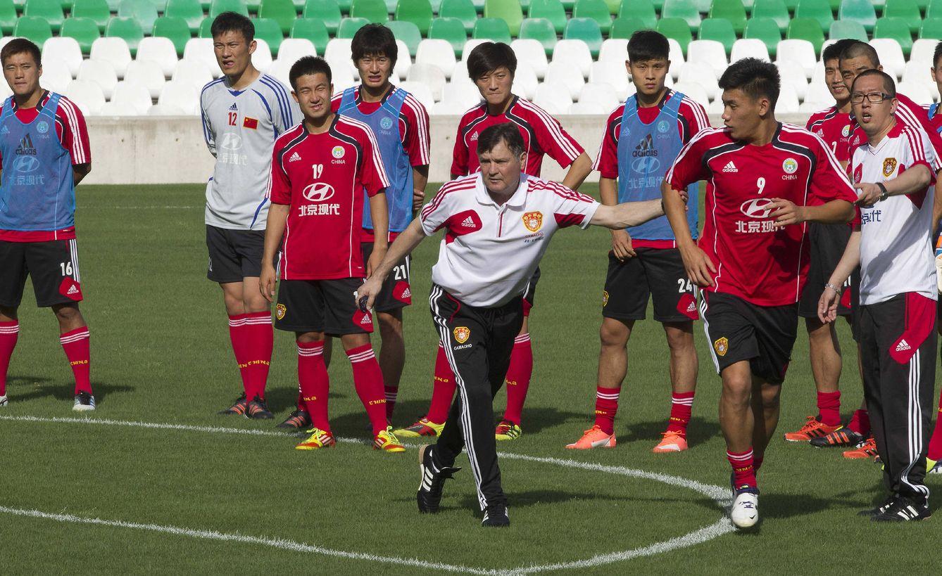 Camacho, en un entrenamiento con la selección china. (EFE)