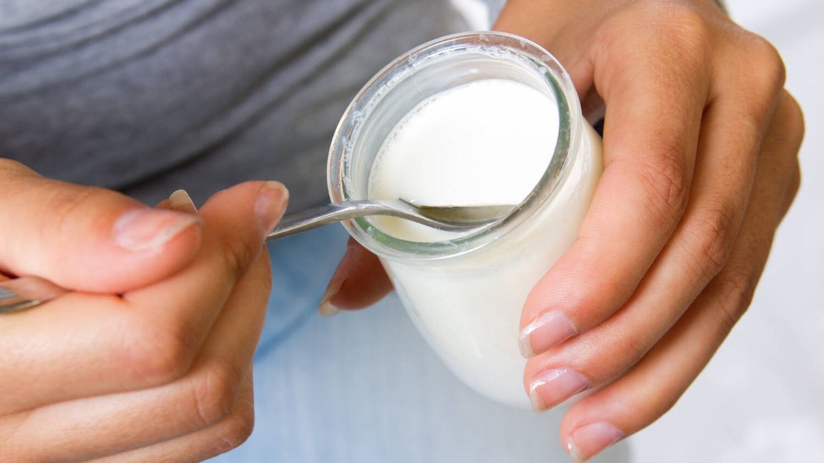 Esto es lo que dice la ciencia sobre comer yogur todos los días