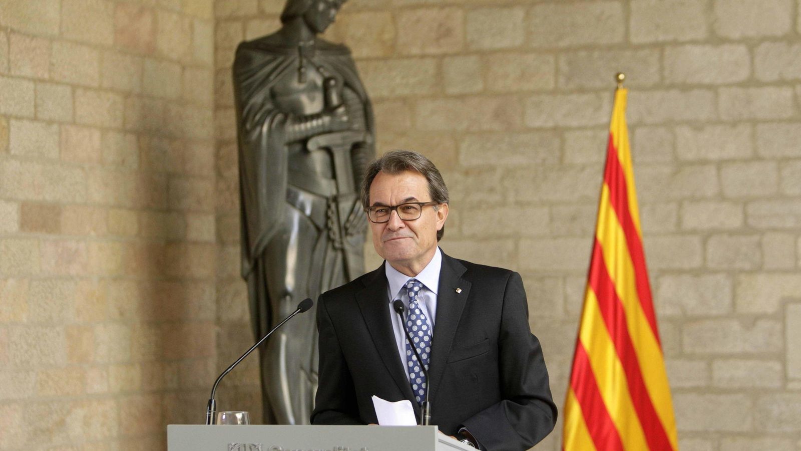 Foto: El presidente de la Generalitat, Artur Mas, durante, la rueda de prensa que ofreció la pasada semana tras declarar ante el juez. (Efe) 