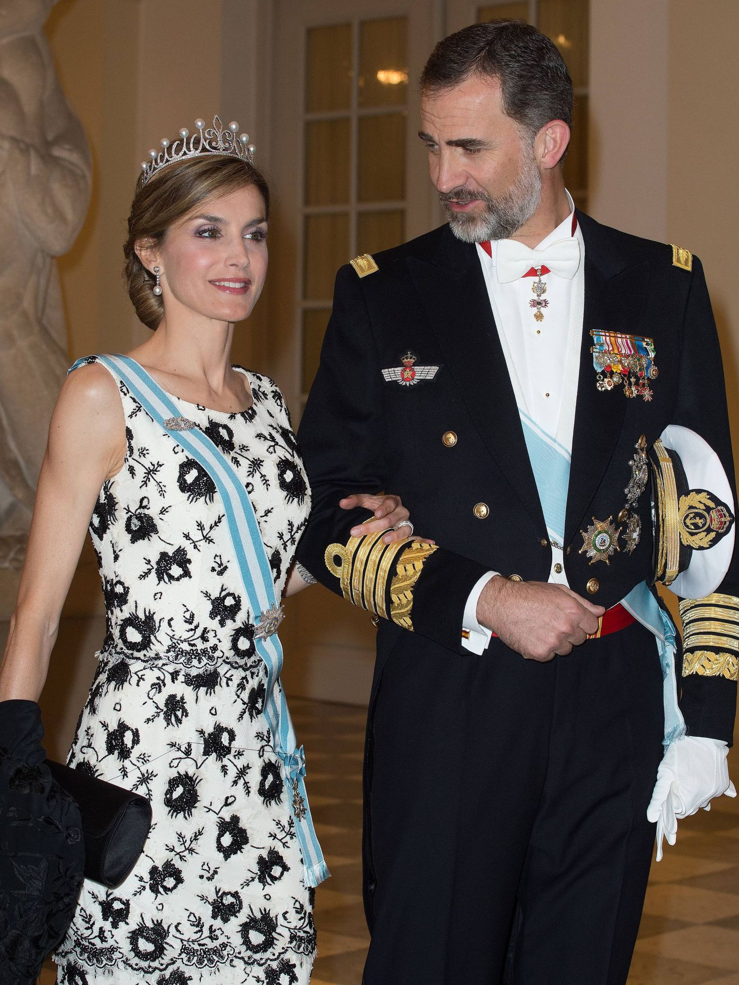 La reina Letizia con la tiara Princesa, que le diseñó Ansorena. (Cordon Press)