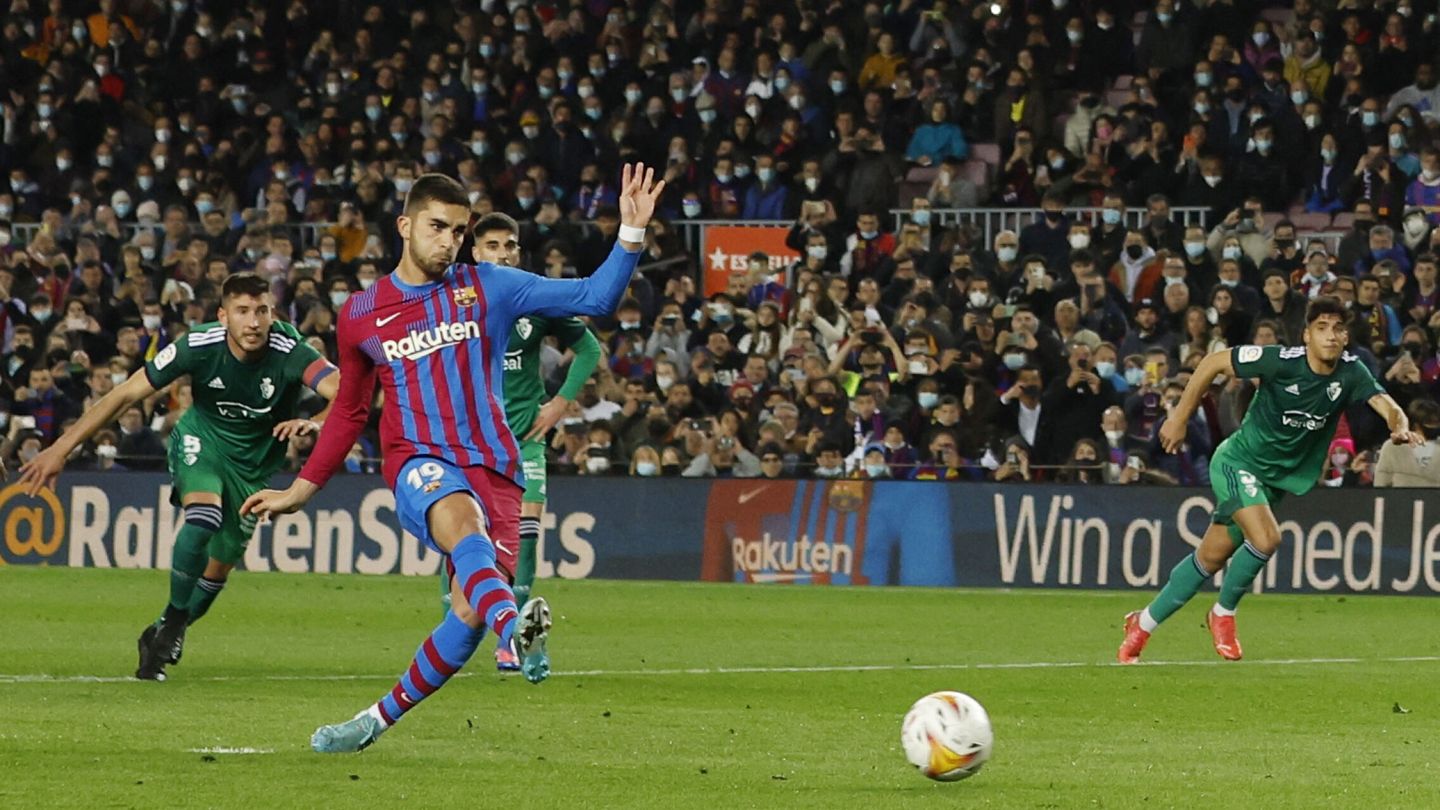 El delantero español logró un doblete. (Reuters/Albert Gea)