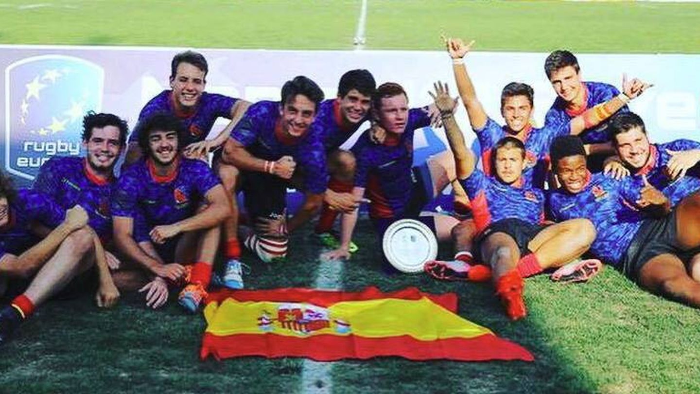 Samu Ezeala con sus compañeros de España en el Europeo Sub 18 que ganaron en 2016.
