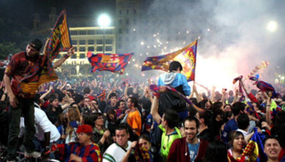 Foto: Y Barcelona se hizo fiesta: 40.000 culés inundan Canaletas