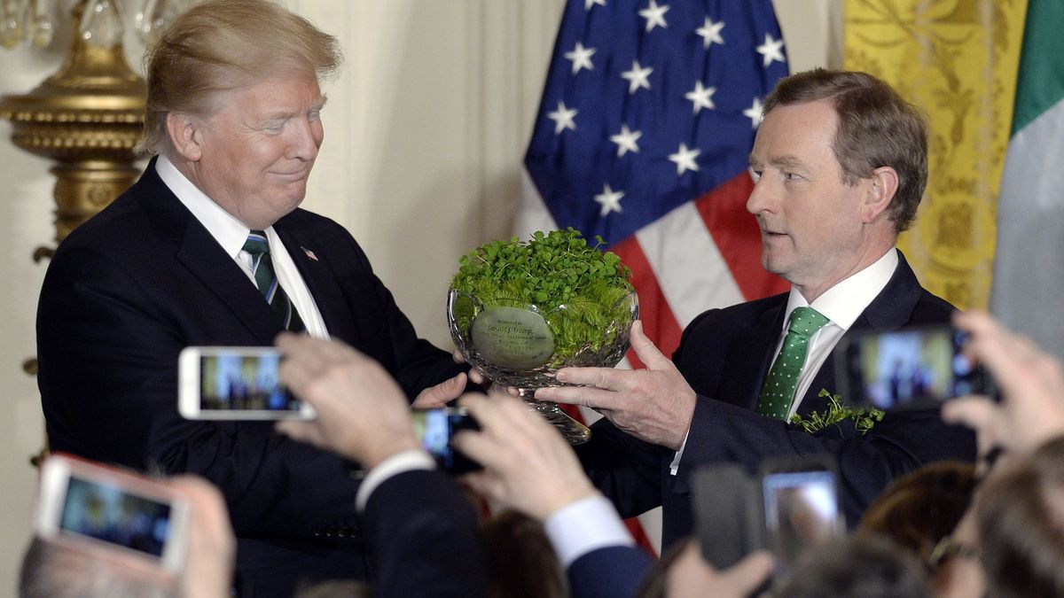 El "proverbio irlandés" preferido de Trump... ni es un proverbio, ni es irlandés