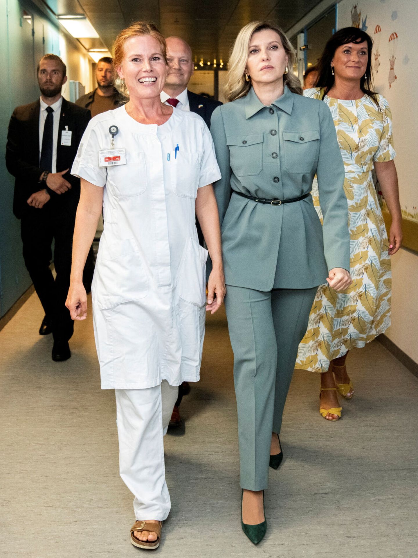 Olena Zelenska visita un hospital de la capital danesa. (Reuters/Ida Marie Odgaard)