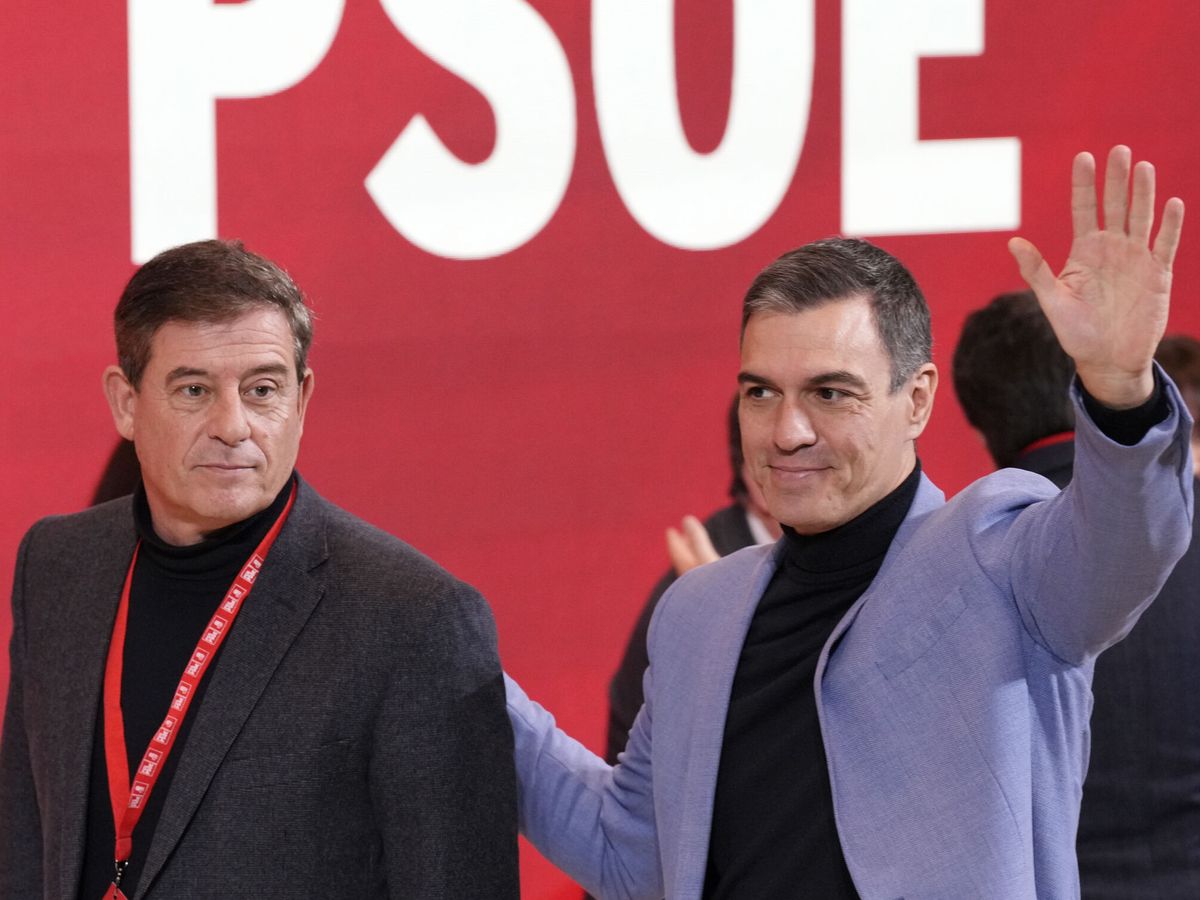 Foto: Besteiro y Sánchez, en la Convención política del PSdG. (Europa Press/Álvaro Ballesteros)