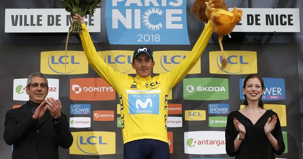 Foto: Marc Soler recibe el jersey amarillo de ganador de la París-Niza. (EFE)