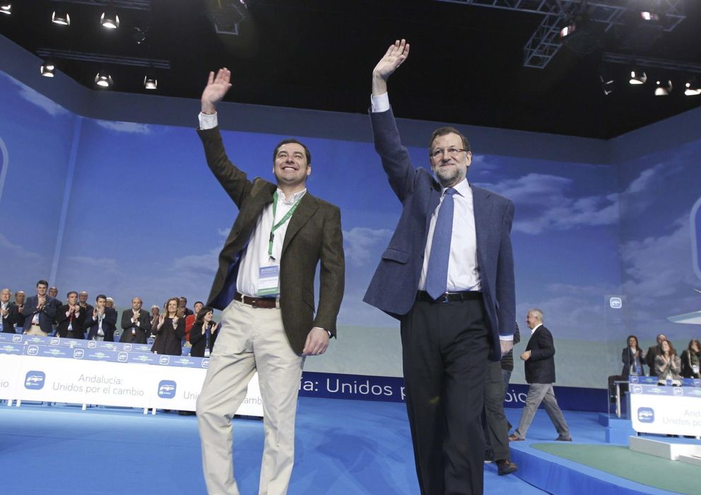 Foto: Juan Manuel Moreno y Mariano Rajoy, en la clausura del Congreso del PP andaluz. (Efe)