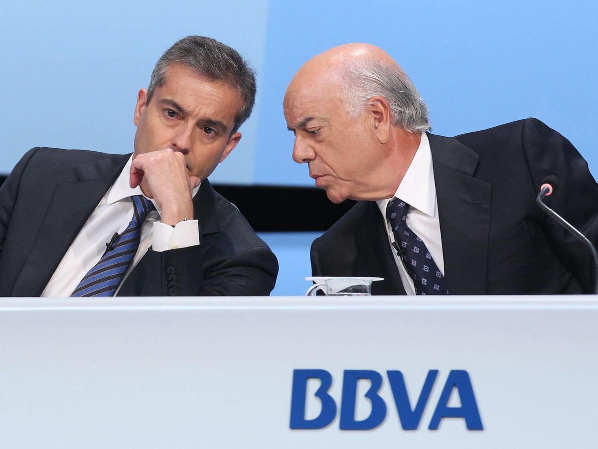 Foto: Ángel Cano y Francisco González durante una junta de BBVA. (EFE/Alfredo Aldai)