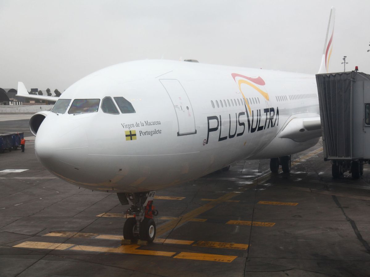 Foto: Un avión de la aerolínea Plus Ultra. (EFE)
