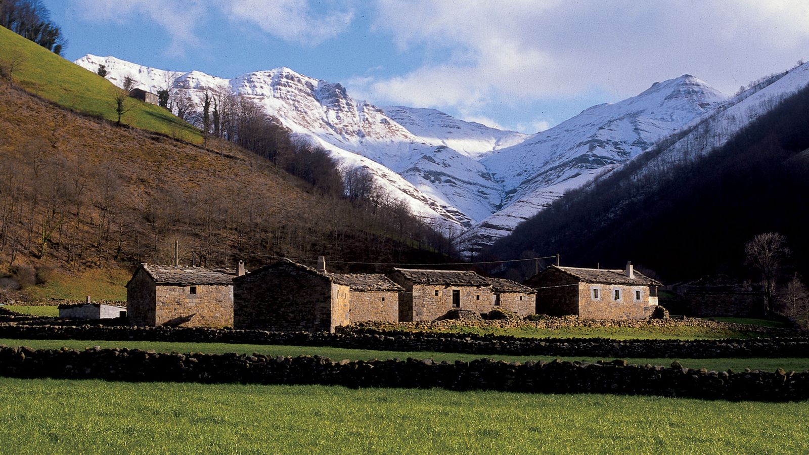Foto: Valles pasiegos. Foto Turismo de Cantabria