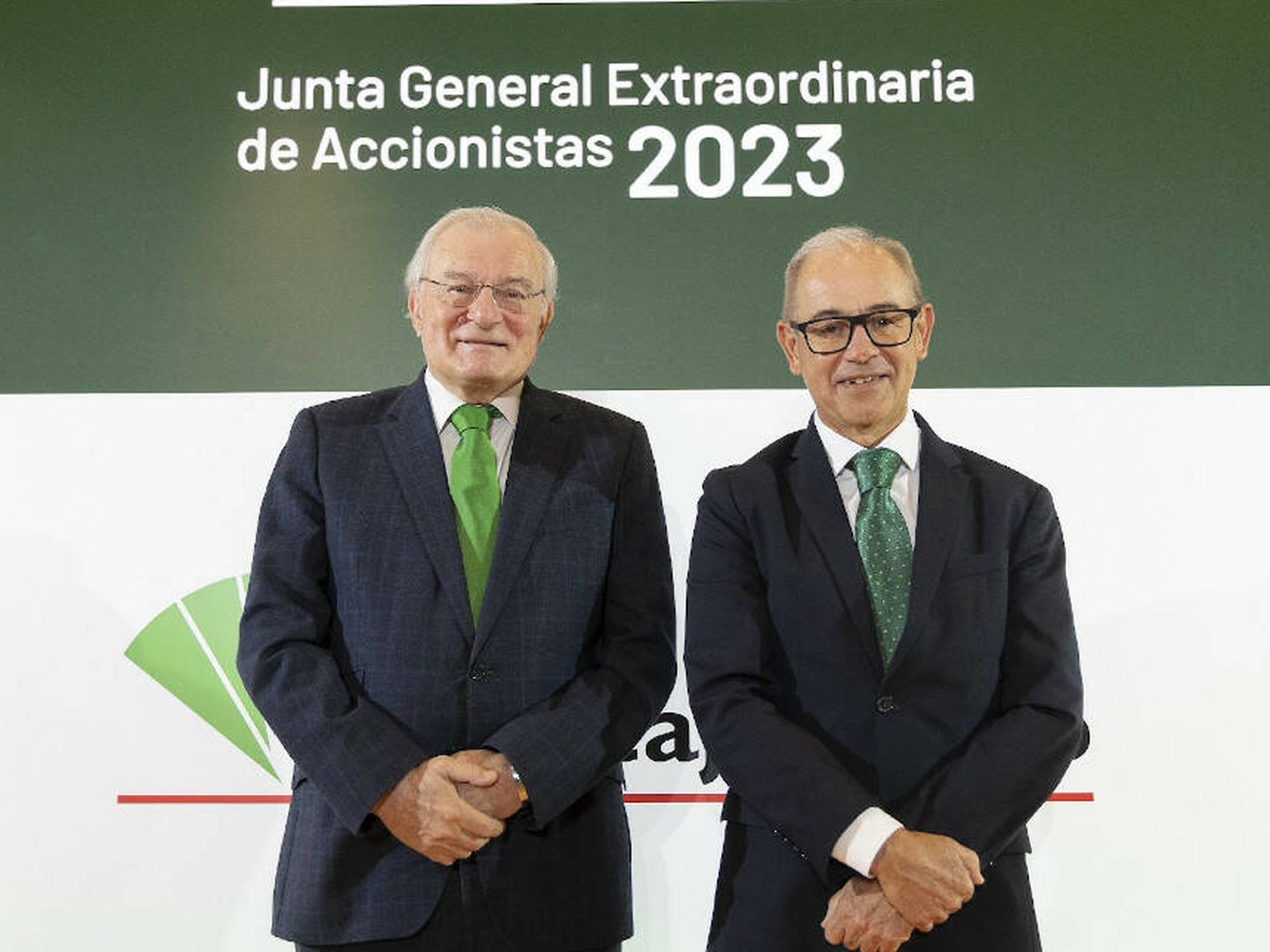 Manuel Azuaga (i), presidente de Unicaja Banco, y el CEO, Isidro Rubiales (d). (Unicaja)