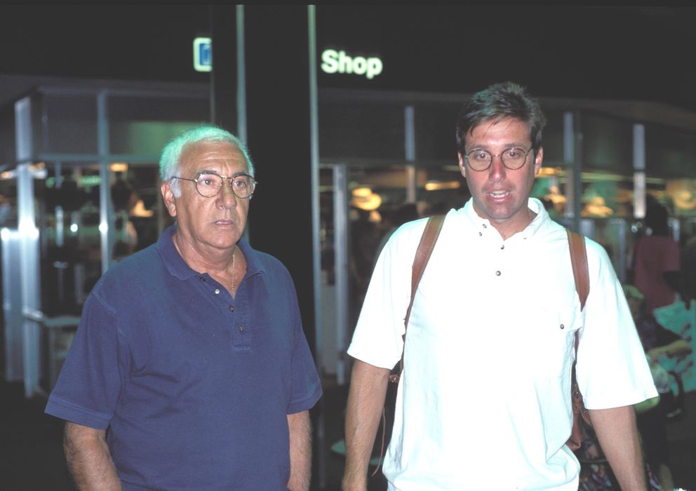 Foto: Emilio Aragón 'Miliki' y su hijo en los años 90. (I.C.)