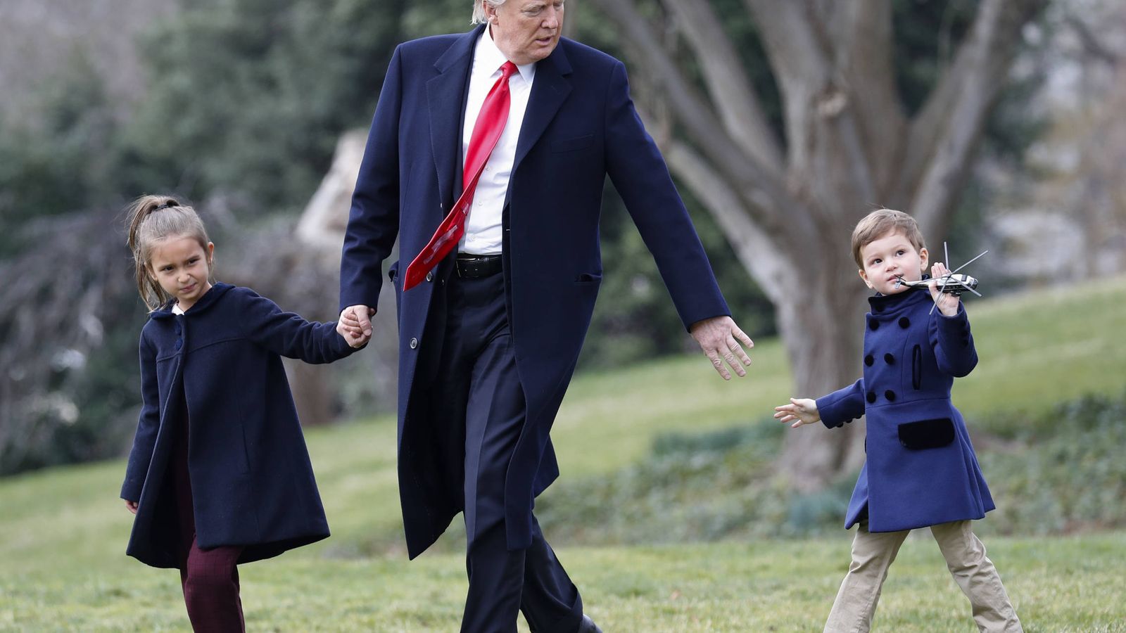 Foto: Donald Trump junto a dos de sus nietos en una imagen de archivo. (Gtres)