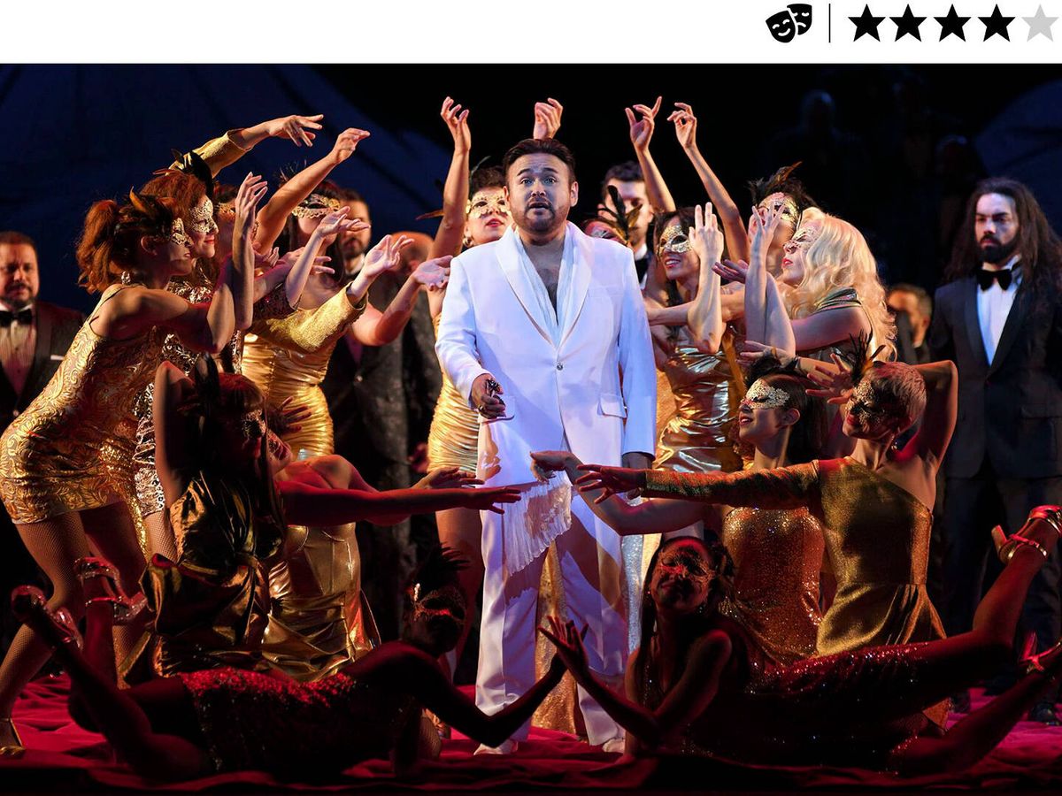 Foto: 'Rigoletto', de Verdi, en el Teatro Real en versión de Miguel del Arco. (EFE/Teatro Real/Javier del Real)