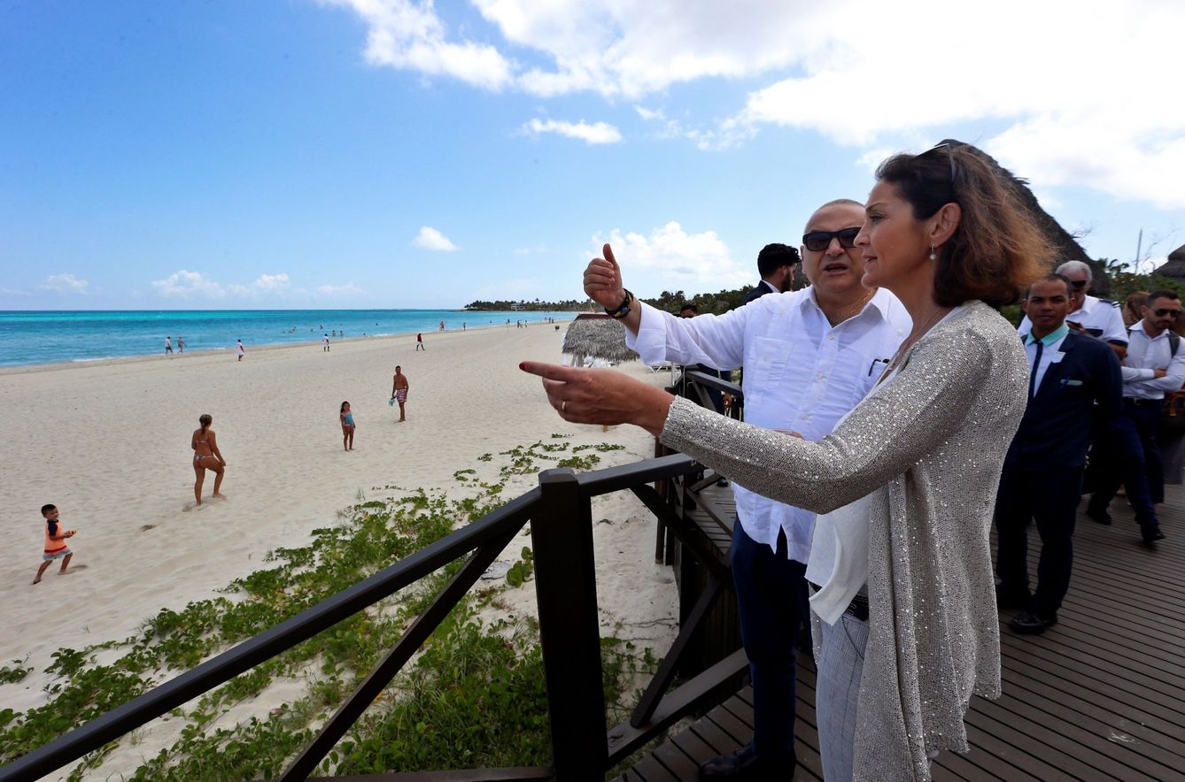 La ministra de Industria, Comercio y Turismo, Reyes Maroto, en su visita a Cuba. (EFE)