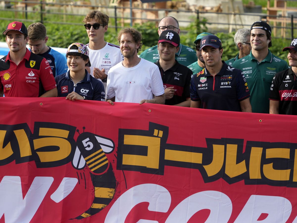 Foto: Vettel, acompañado por todos los pilotos en Suzuka. (EFE/EPA/Franck Rpbichon)