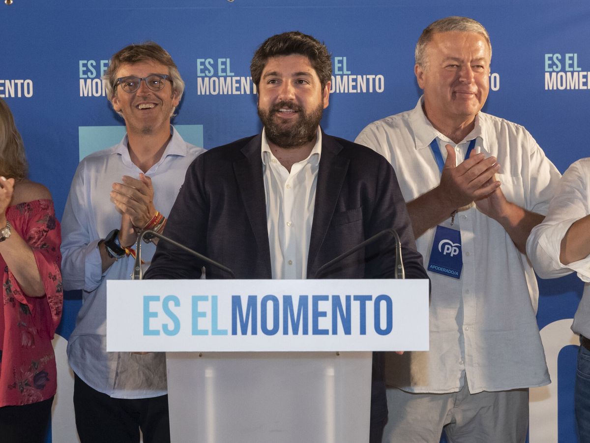 Foto: El presidente del Partido Popular en Murcia, Fernando López Miras (2d). (EFE/Marcial Guillén)