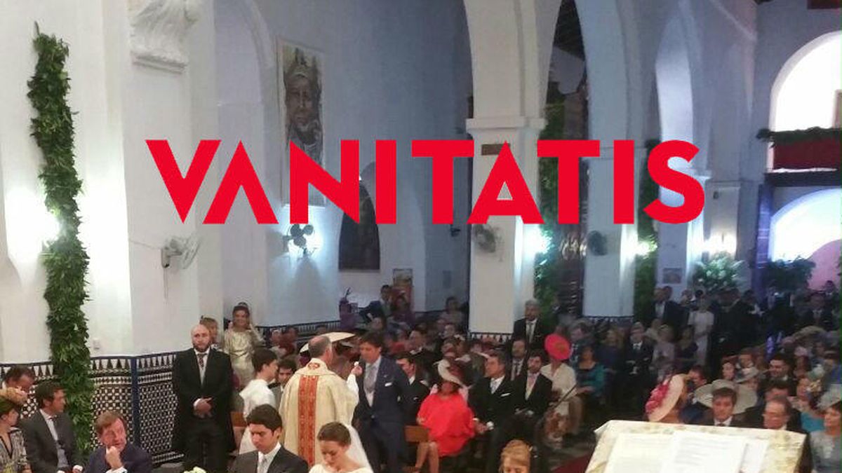 Boda de Cayetano y Eva González: primera foto de los novios en el interior de la iglesia