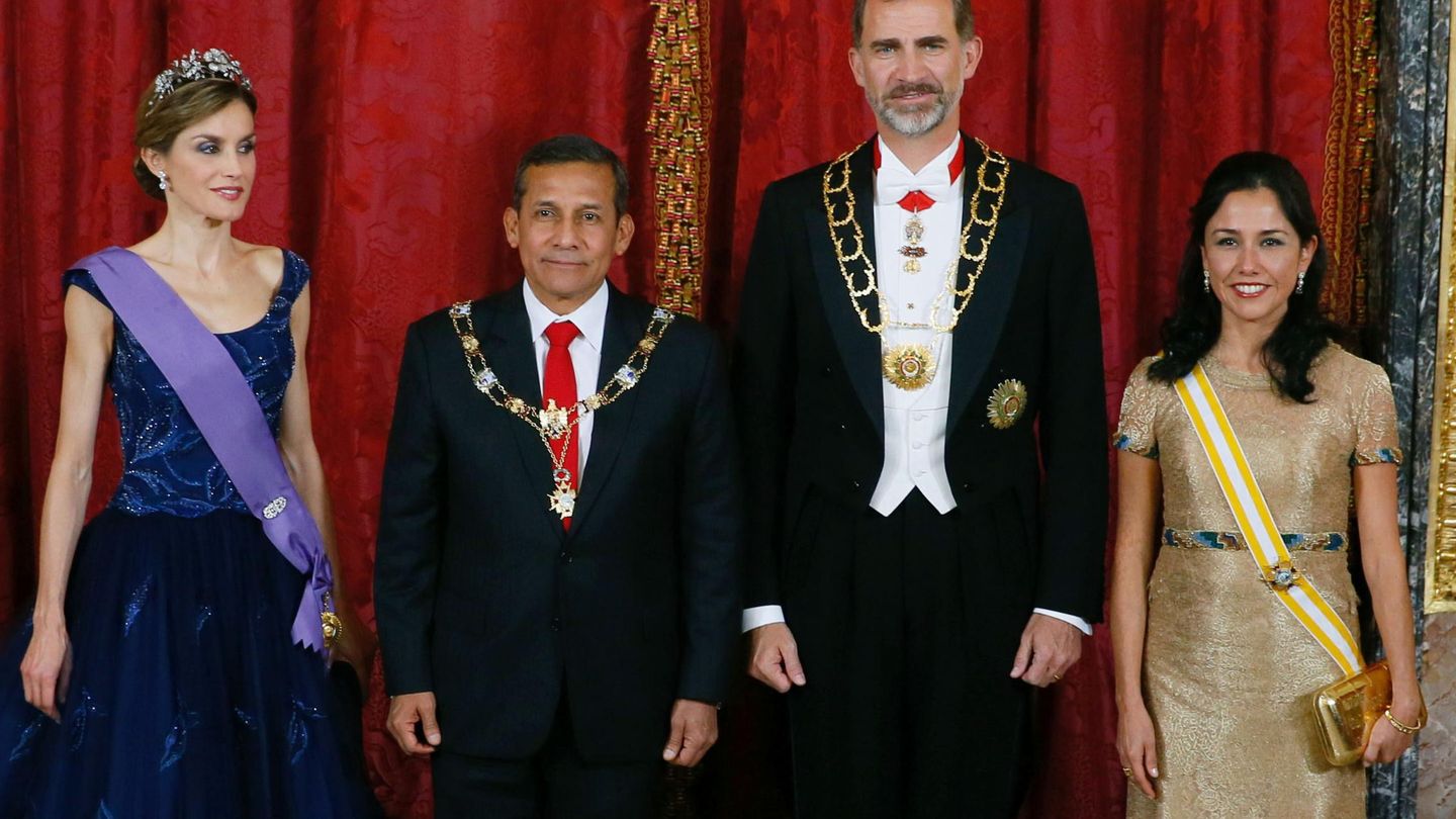 Los Reyes en la cena de gala ofrecida a Perú en 2015. (EFE)