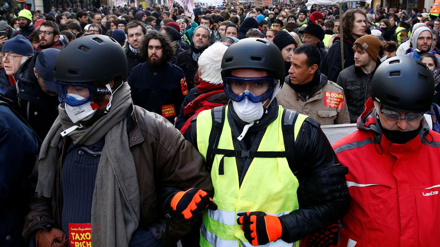 Manifestantes durante la protesta en París, el 8 de diciembre de 2018. (Reuters) 