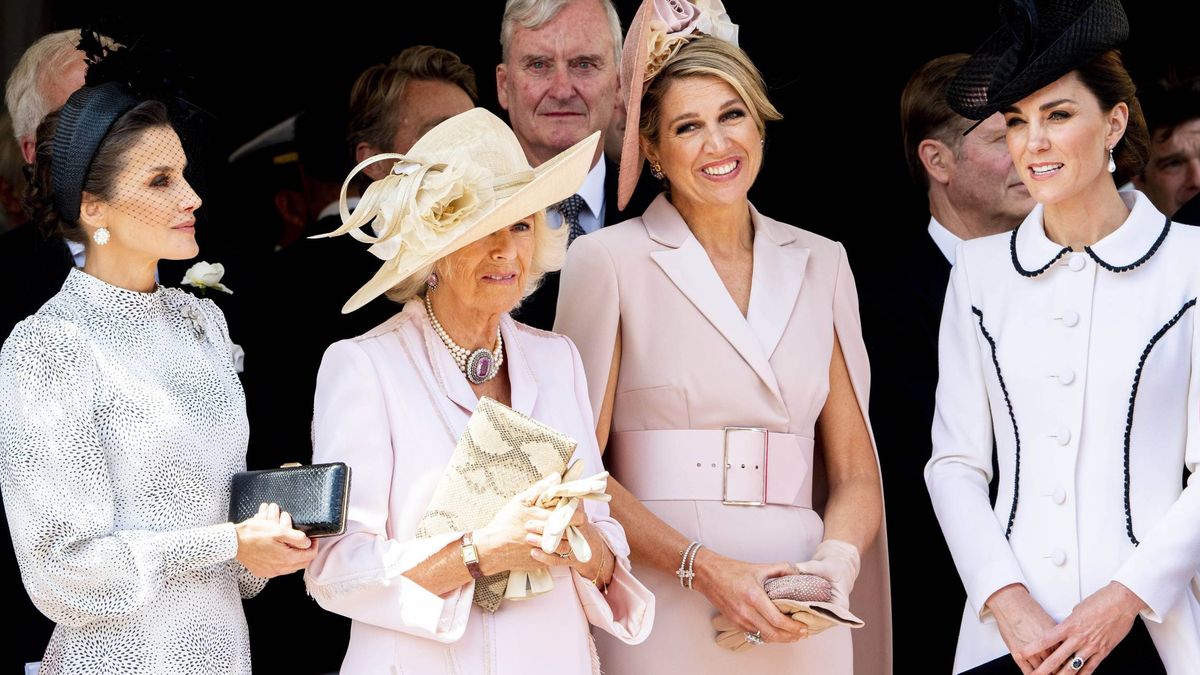El bolso de la reina Letizia en la Jarretera cuesta más que el resto del look
