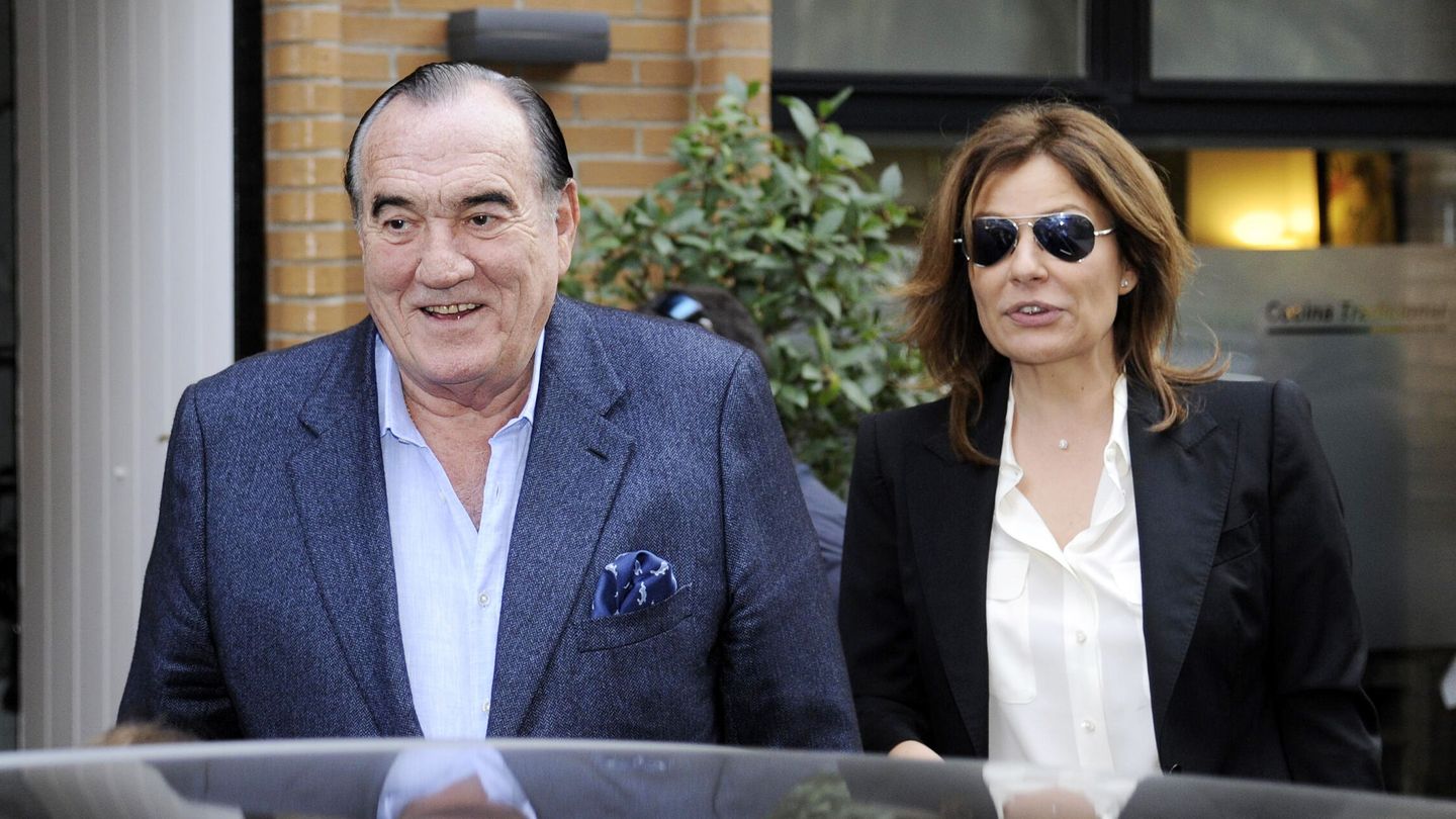 Fernando Fernández Tapias junto a su mujer, Nuria González. (EP)
