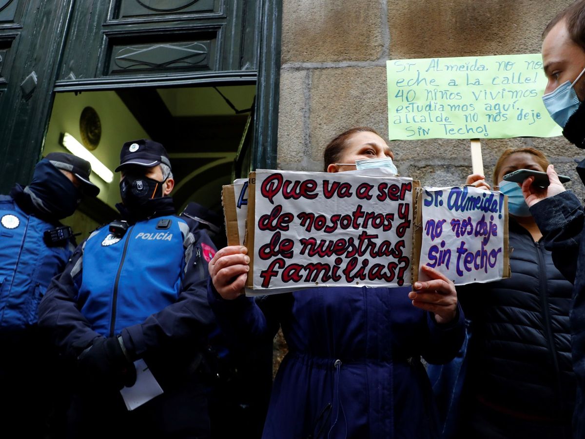 Foto: Concentración contra un desahucio en Madrid, el pasado 24. (EFE)