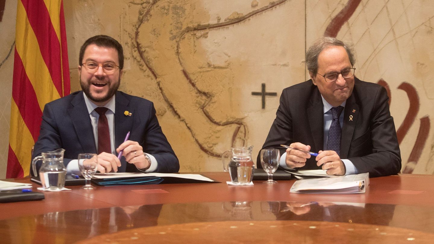 El presidente de la Generalitat, Quim Torra (d) y el vicepresidente del Govern y conseller de Economía, Pere Aragonès (i). (EFE)