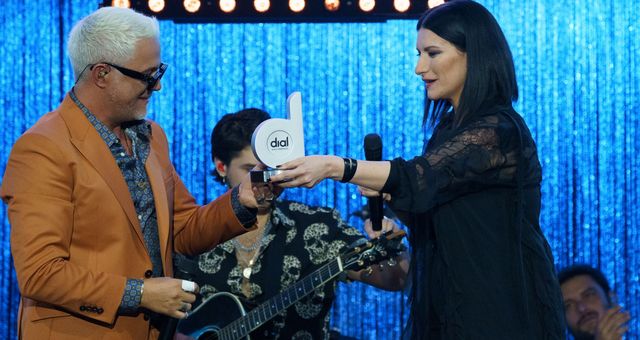 Alejandro Sanz y Laura Pausini, en los Premios Dial. (EFE/Ramón de la Rocha) 