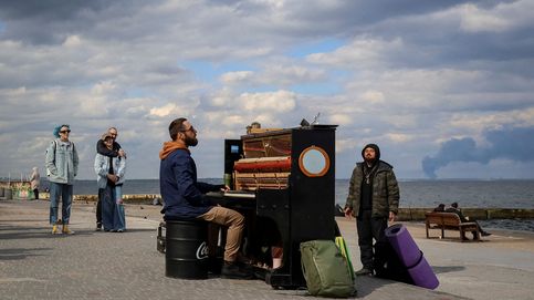 Música para piano en Odesa y atardecer en Capri: el día en fotos