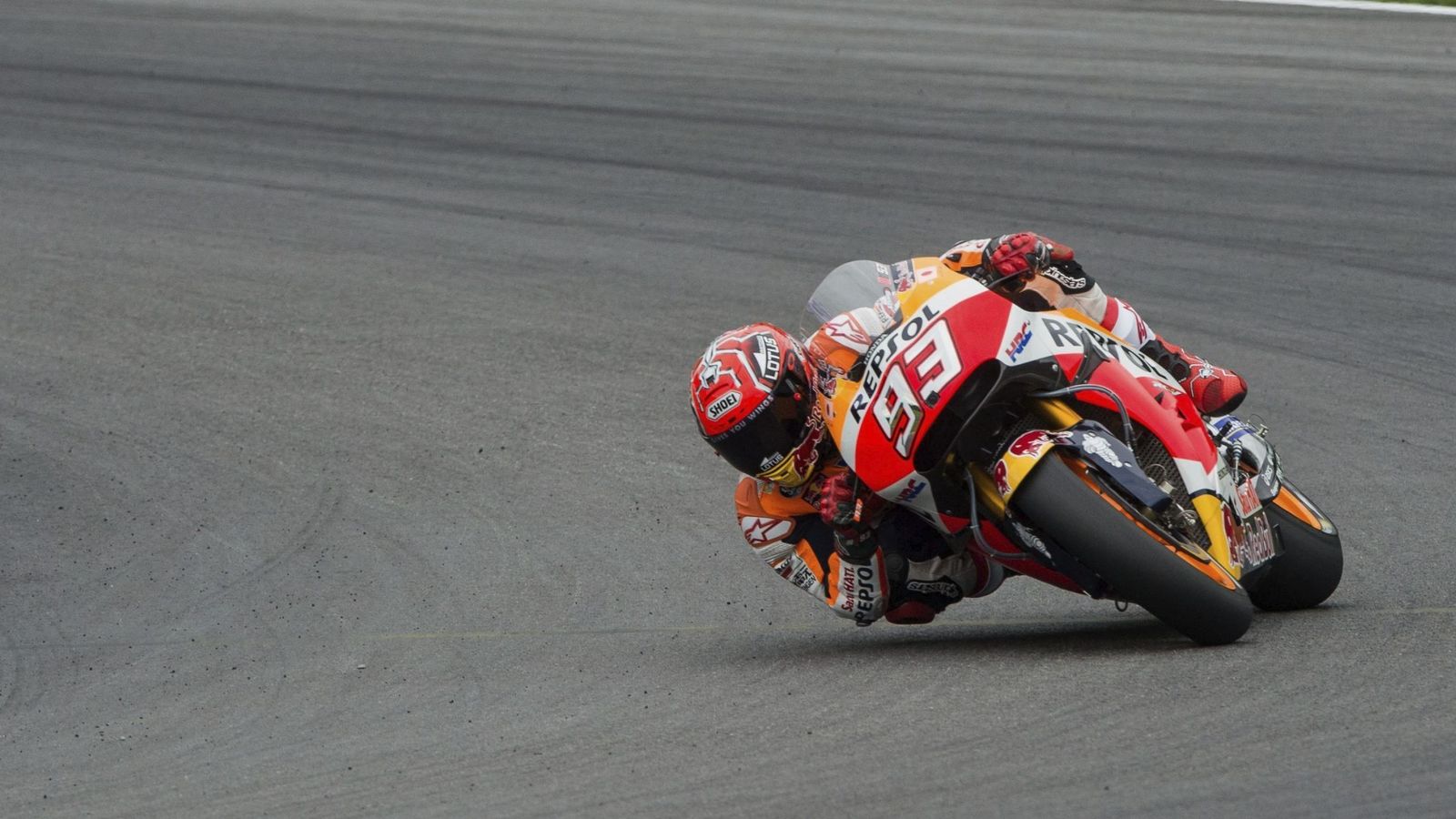 Foto: Márquez sufrío una fuerte caída en los libres del Gran Premio de Austria (EFE)