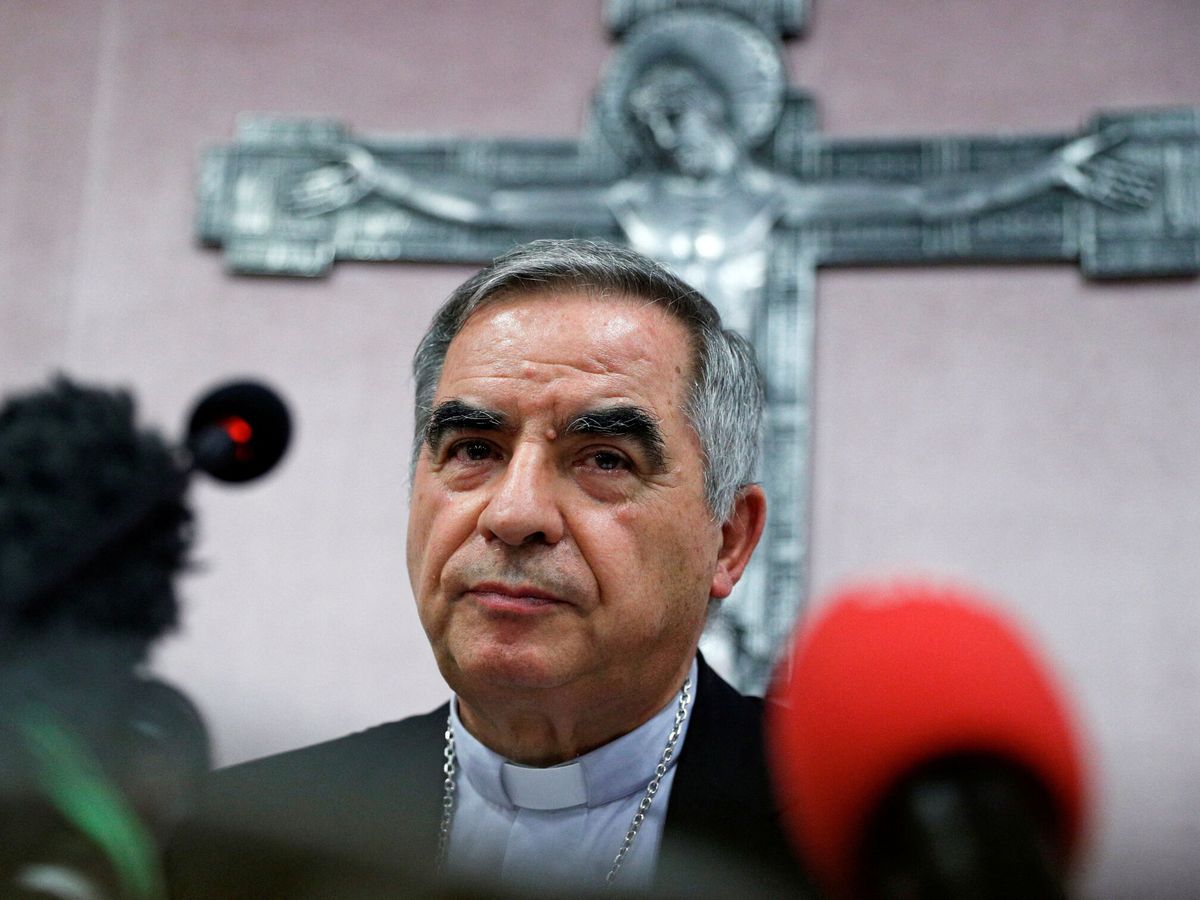 Foto: El cardenal Angelo Becciu. (Reuters/Guglielmo Mangiapane)