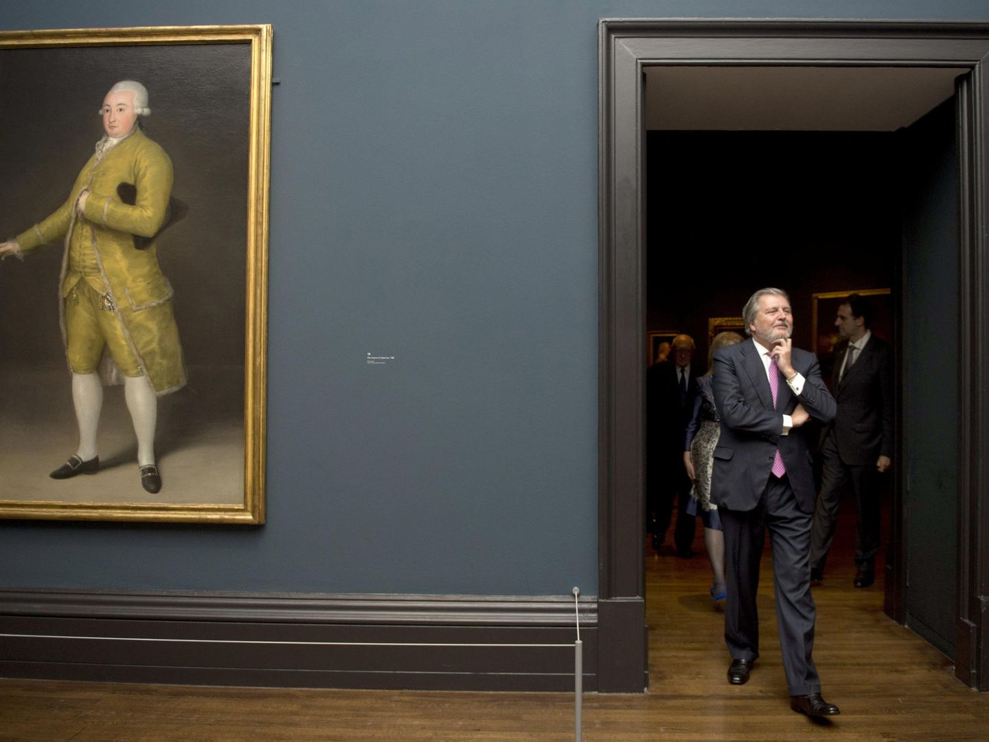 Iñigo Méndez de Vigo visita la exposición de Goya en la National Gallery (Efe)