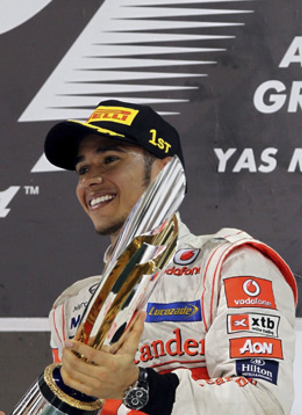 Foto: Hamilton le gana la partida a Alonso en Abu Dabi y Vettel abandona  en la primera vuelta
